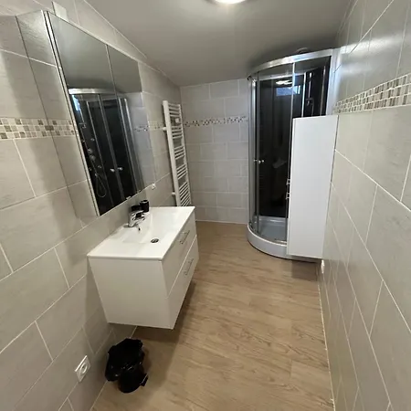 Le Domaine Du Bez De Jules Piscine,sauna,sauna,hammam,spa Nyaraló Saint-Laurent-dʼOlt